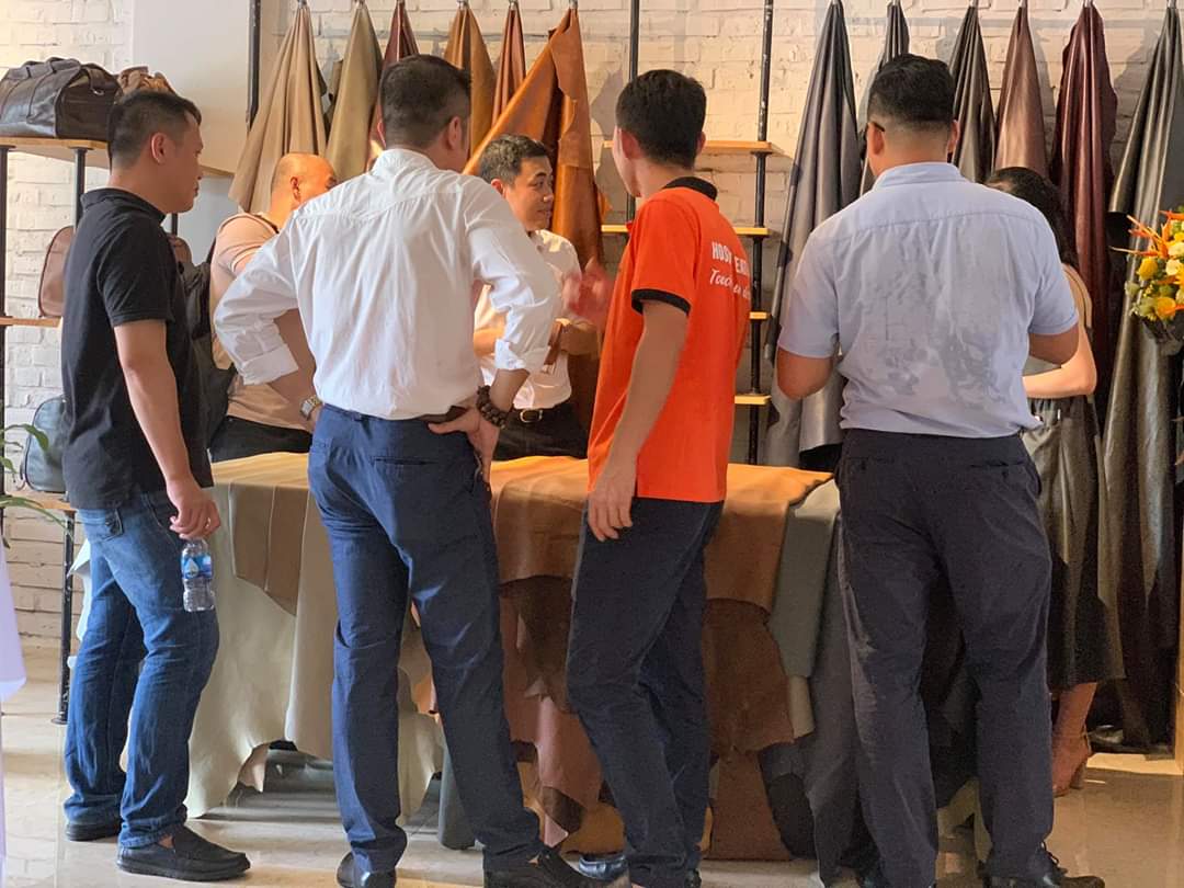 Khai trương Phòng trưng bày sản phẩm da bò cao cấp Hoson Leather 